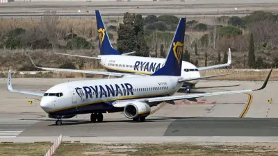 Passageiro é ‘sugado’ para fora de avião após janela se soltar durante voo
