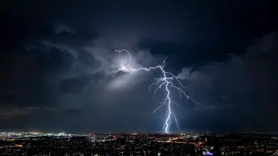 ‘Rio atmosférico’ avança sobre o Brasil e Defesa Civil alerta para chuva extrema