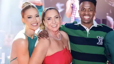 Vini Jr. é flagrado ao lado de mãe de Virginia e do ex dela em Goiânia