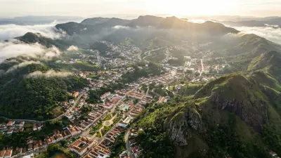 Existe uma cidade brasileira dentro de um vulcão — e você provavelmente não sabia