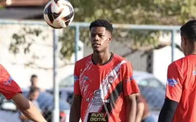 Jogador de futebol morre em acidente de moto