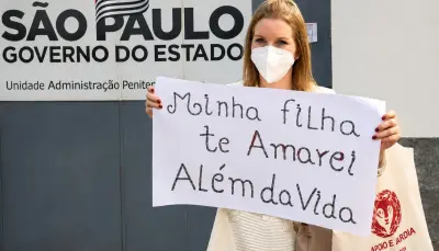 Como é a relação de Elize Matsunaga com a filha após assassinato do pai?