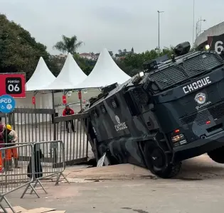 Vídeo: Viatura da PM tomba no Morumbis antes do show de Harry Styles
