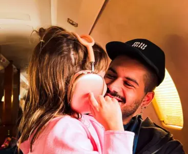 Zé Felipe revela quando filhos voltam de viagem com Virginia e Vini Jr.