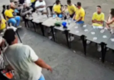 Adolescente atropela grupo de torcedores antes de jogo do Brasil, veja vídeo