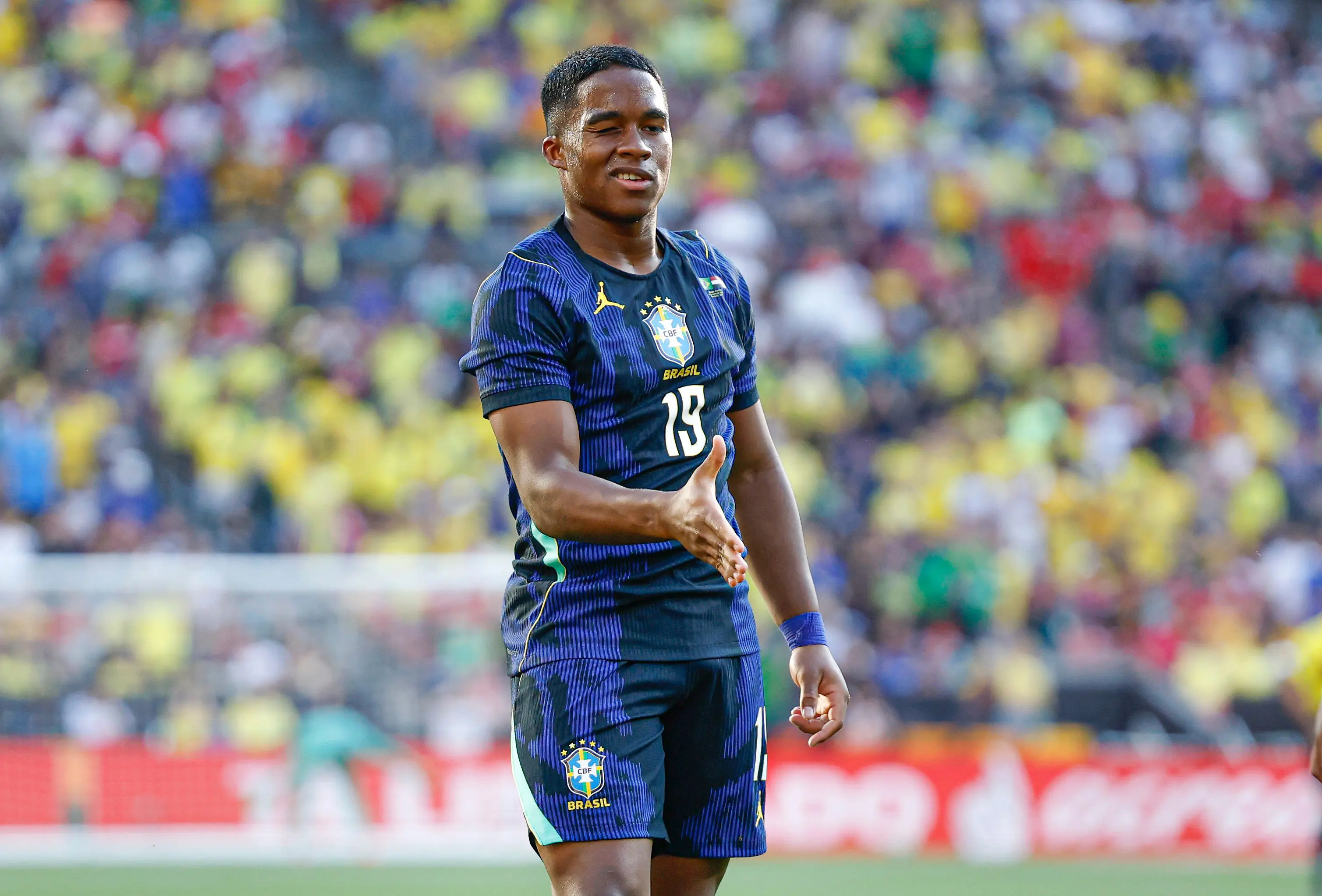 Endrick com a camisa da Seleção Brasileira. Foto: CBF