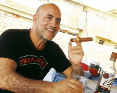 Recrutador de modelos ligado ao caso Jeffrey Epstein é encontrado morto na França