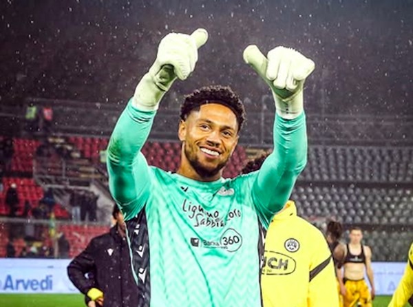 O goleiro Maduka Okoye com o uniforme da Udinese — Foto: Instagram