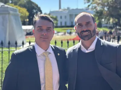 Flávio Bolsonaro viajará aos EUA para alinhar campanha com Eduardo após crise com Michelle