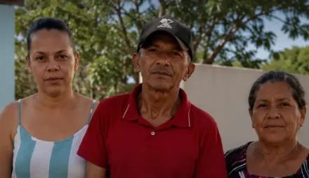 Pai, mãe e filha são encontrados mortos dentro de casa