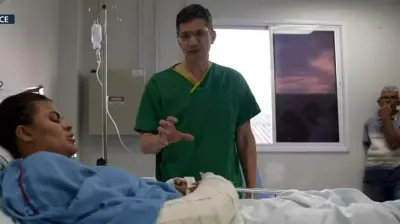 Mulher mostra cicatrizes após reimplantar mãos decepadas em crime brutal