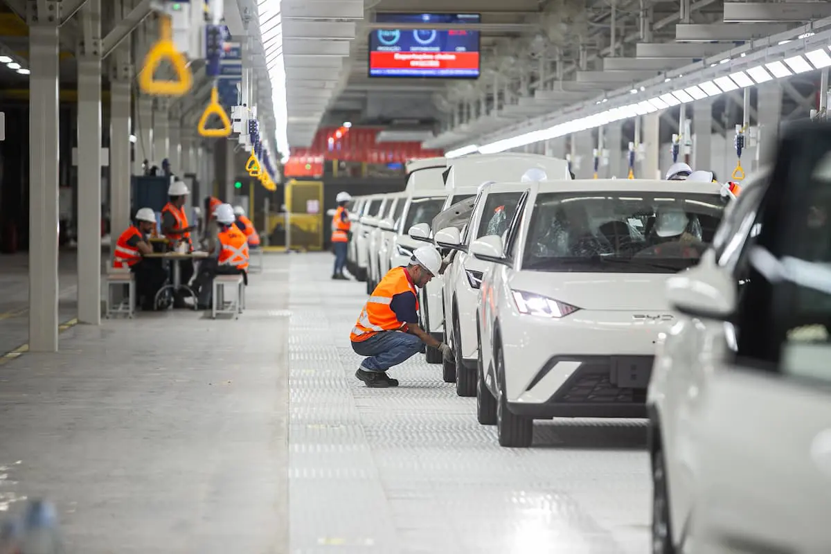 BYD celebra 100 mil veículos produzidos em Camaçari e registra recordes de vendas no Brasil