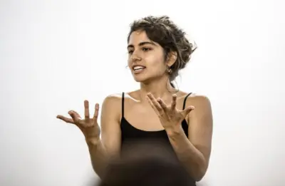 Bailarina Marina Abib é internada na UTI após mobilizar campanha por doença rara